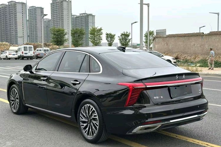 Used Hongqi H5 2025 2.0T Automatic Flag Edition – 500 000 Units Commemorative Version
