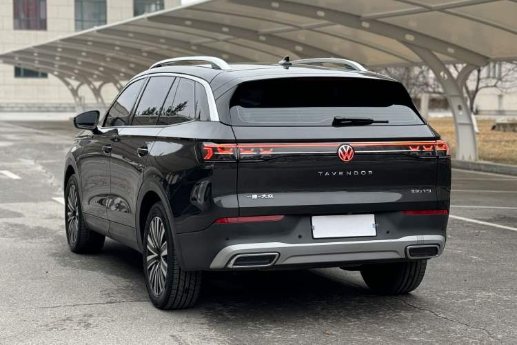 Used Volkswagen Tavendor 2024 330TSI Luxury Touring Edition
