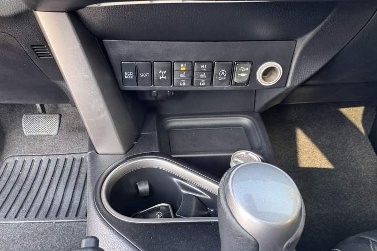 Used Toyota RAV4 2018 2.5L Automatic 4x4 Elite i Edition Interior 4