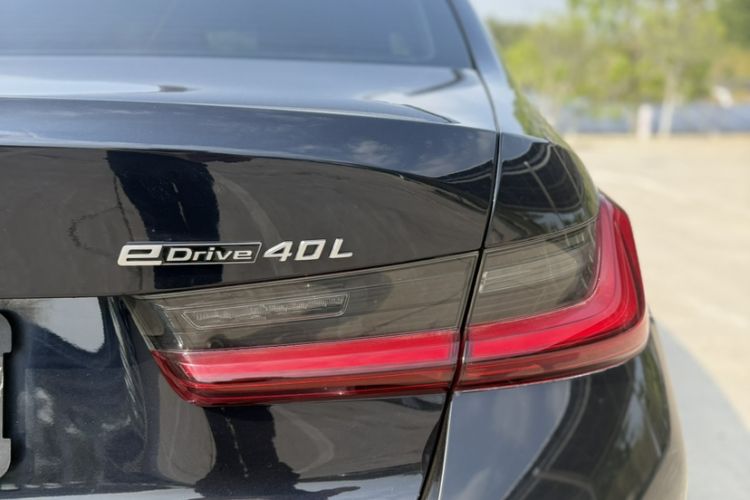 Used BMW i3 2023 eDrive 40 L Midnight Edition
