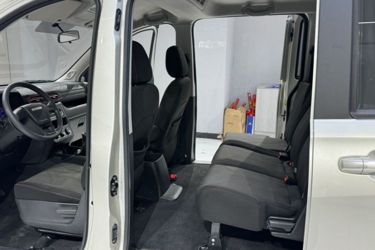 Used Dongfeng Fengon 380 2022 1.5L Comfort-Class Passenger Vehicle (Steel Spring) with 5 Seats