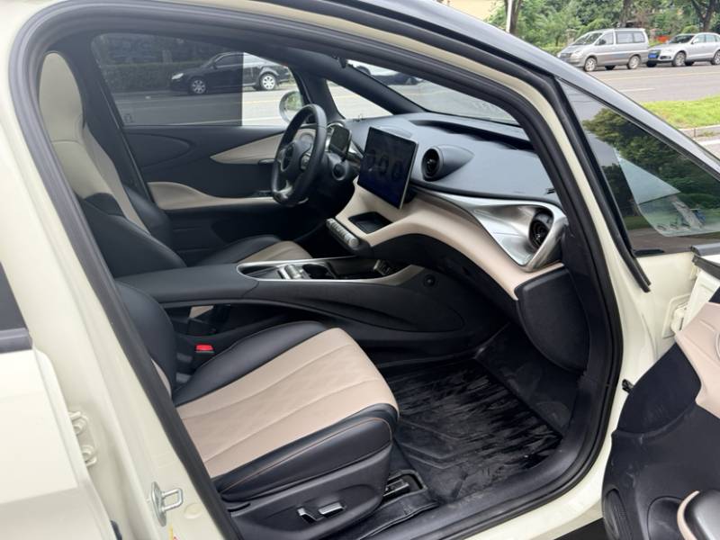 Used BYD Dolphin 2023 420 km Fashion Edition — 24