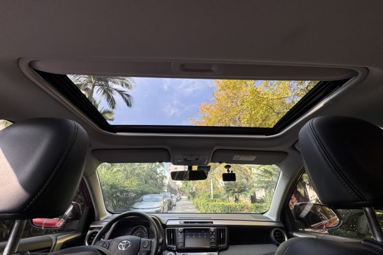 Used Toyota RAV4 2015 2.0L CVT Four-Wheel Drive New Edition