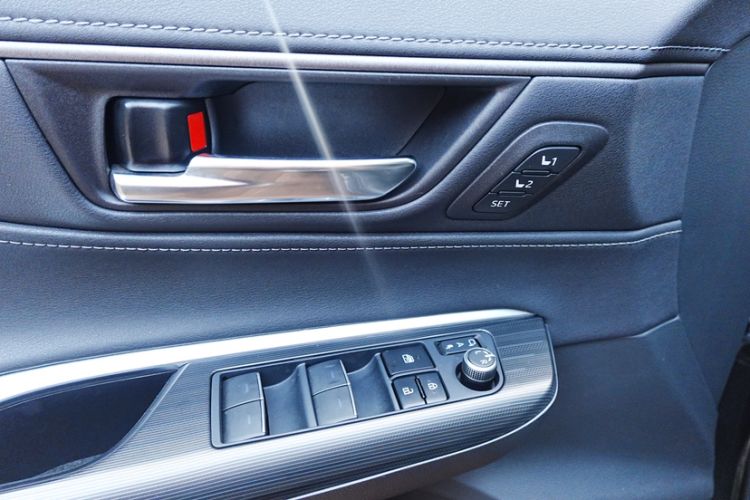 Used Toyota Harrier 2022 2.0L CVT Two-Wheel Drive Deluxe Edition Interior 9