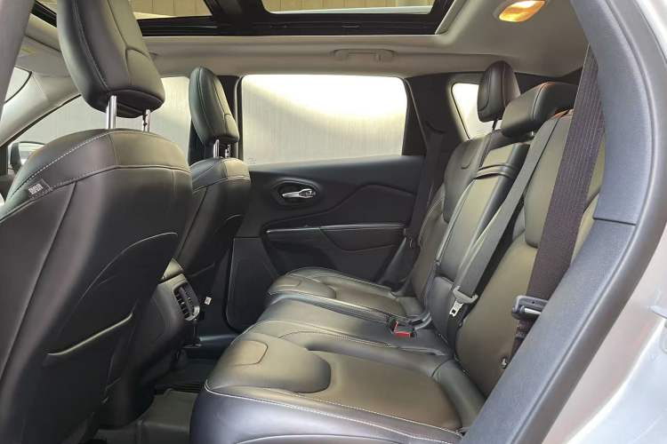 Used Jeep Cherokee 2016 2.4L Superior Edition