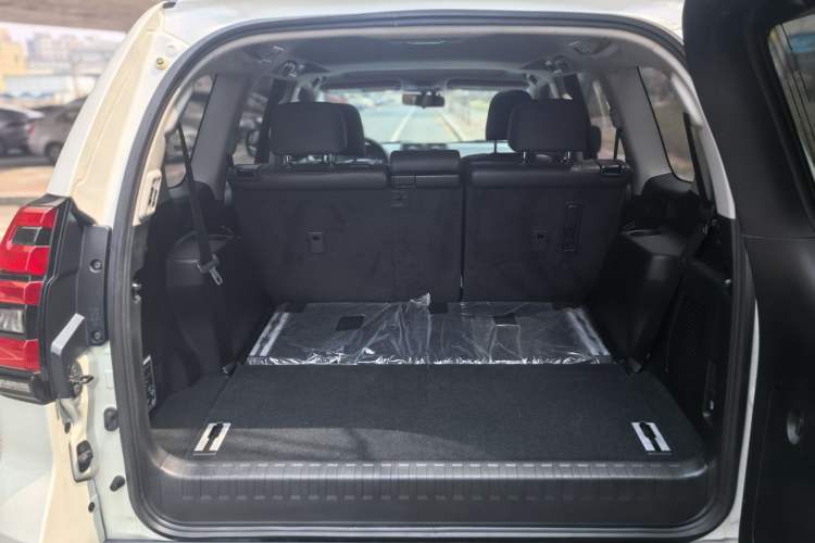 Used Toyota Prado 2018 3.5L Automatic TX-L Interior 8