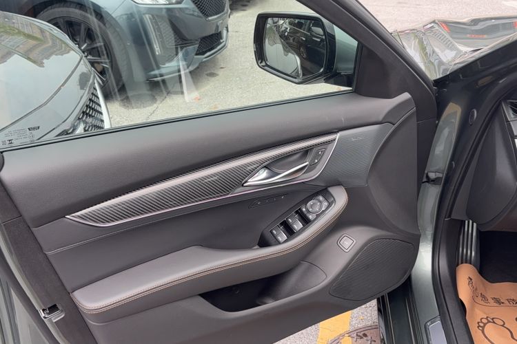 Used Cadillac CT5 2024 28T Platinum Edition Interior 4