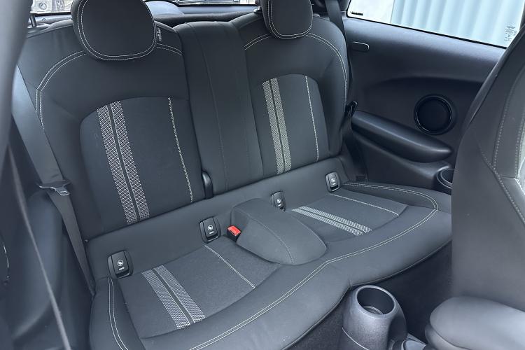 Used MINI 2018 1.5T COOPER Racing Driver Interior 2