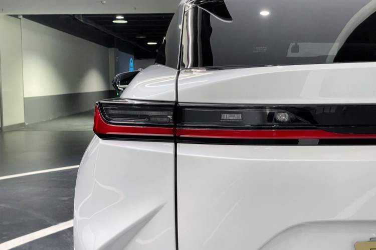 Used Lexus RZ 2023 450e All-Wheel Drive Luxury Edition Exterior 8