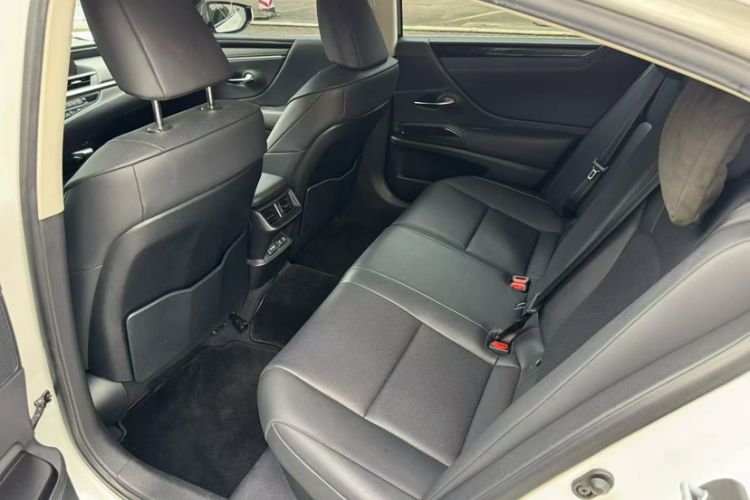 Used Lexus ES 2018 300h Premier Edition China VI Standard