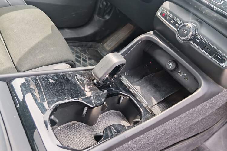 Used Volvo XC40 New Energy 2023 Long-Range Version Gear Lever