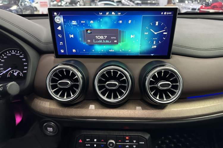 Used Wey VV5 2020 1.5T Two-Wheel Drive Color Pioneer
