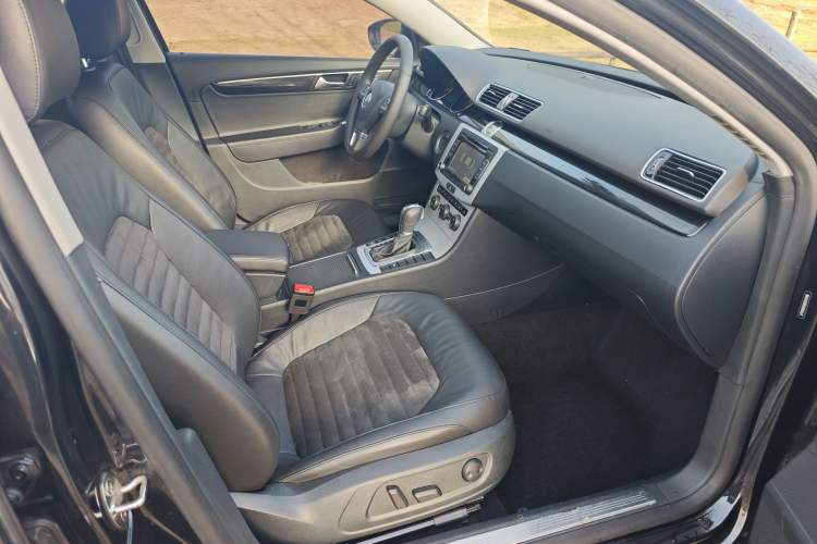 Used Volkswagen Magotan 2016 1.8TSI Luxury Comfort Model Interior 2