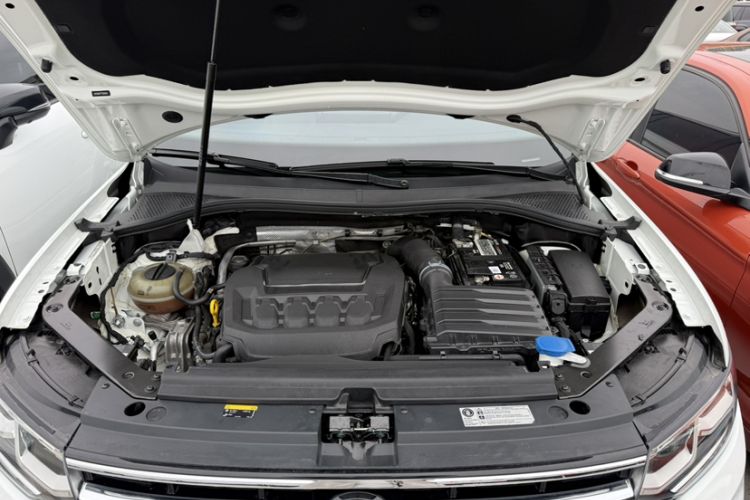 Used Volkswagen Tiguan L 2023 Facelift 380TSI Automatic All-Wheel Drive R-Line Flagship 7-Seater Interior 4