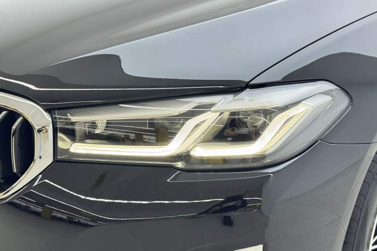 Used BMW 5 Series 2021 525Li Luxury Package Exterior 6