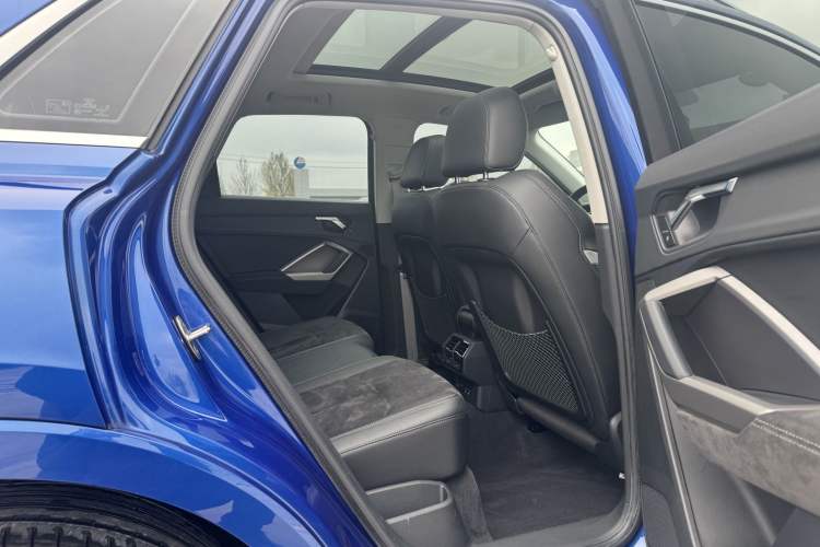 Used Audi Q3 2019 35 TFSI Fashion Dynamic Model Interior 4