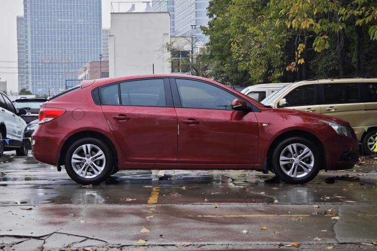 Used Chevrolet Cruze 2015 Hatchback 1.6L Automatic Comfort Edition
