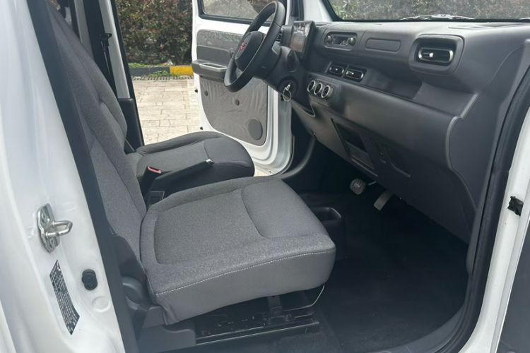 Used Wuling Zhiguang New Energy 2025 Standard Model Exterior 8