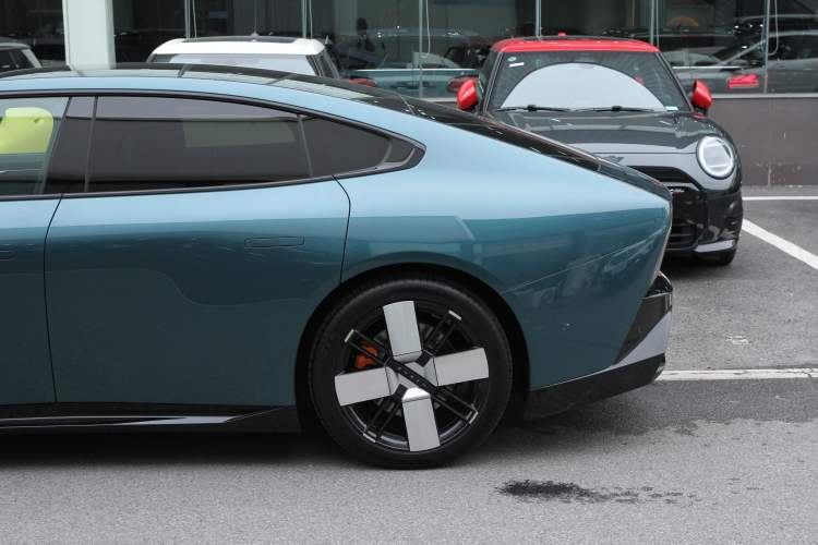 Used XPeng P7 2025 Model—750 All-Wheel-Drive High-Performance Ultra