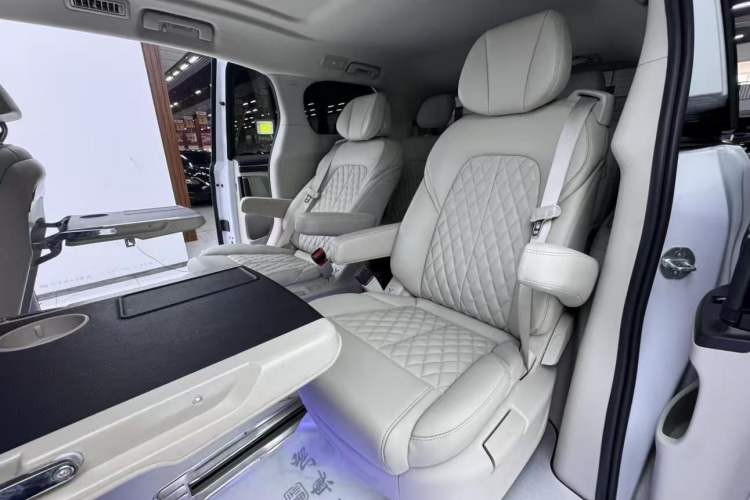 Used Buick GL8 2023 ES Lu Zun Comfort Model Interior 2