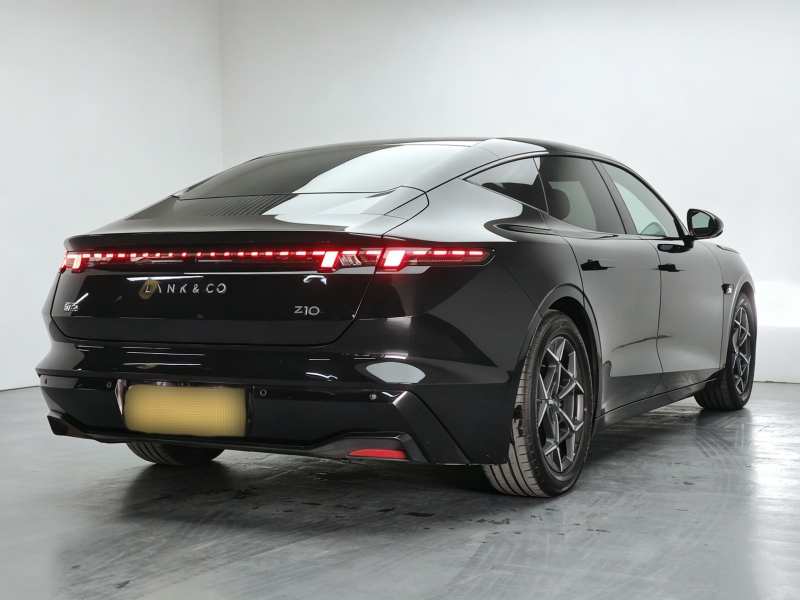 Used Lynk & Co Z10 2025 71 kWh 602 km Range Rear-Wheel Drive Pro — 32