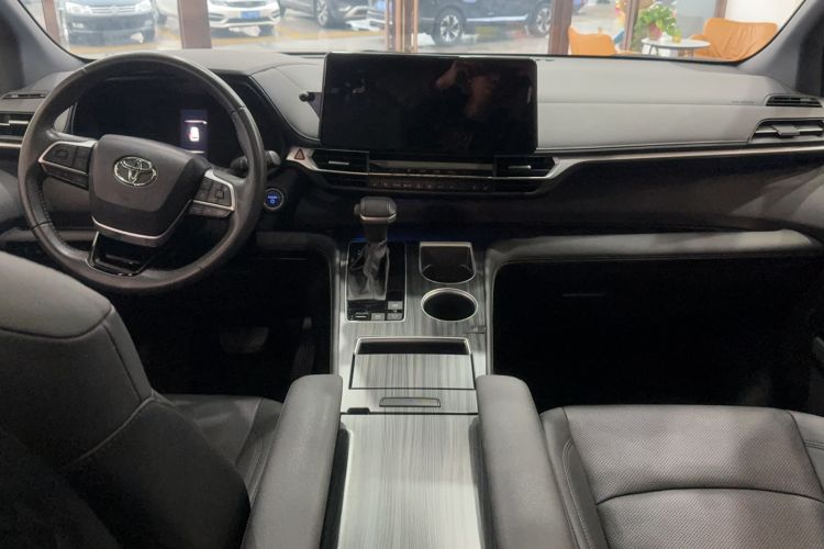 Used Toyota Sienna 2021 2.5L Hybrid Premium Edition
