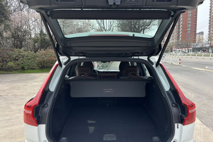 Used Volvo XC60 New Energy 2025 Plug-in Hybrid Long-Range All-Wheel Drive Smart Luxury Edition Interior 3