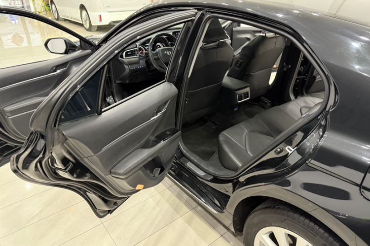 Used Toyota Camry 2023 2.0G Luxury Edition
