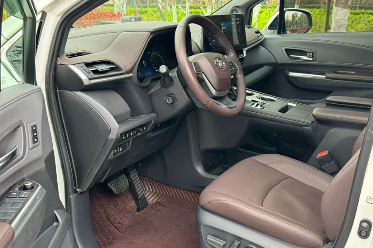 Used Toyota SIENNA 2021 2.5L Hybrid Platinum Edition
