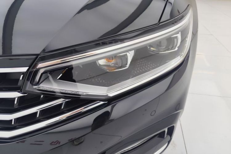 Used Volkswagen Magotan 2023 2 Million Units Limited Edition 330TSI DSG Leading Version Exterior 3