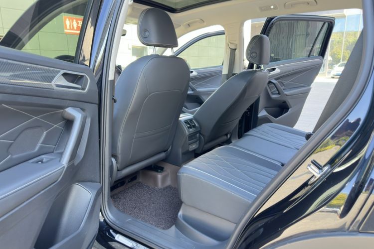 Used Volkswagen Tiguan L 2024 330TSI Automatic Two-Wheel Drive R-Line Enhanced Edition Interior 6