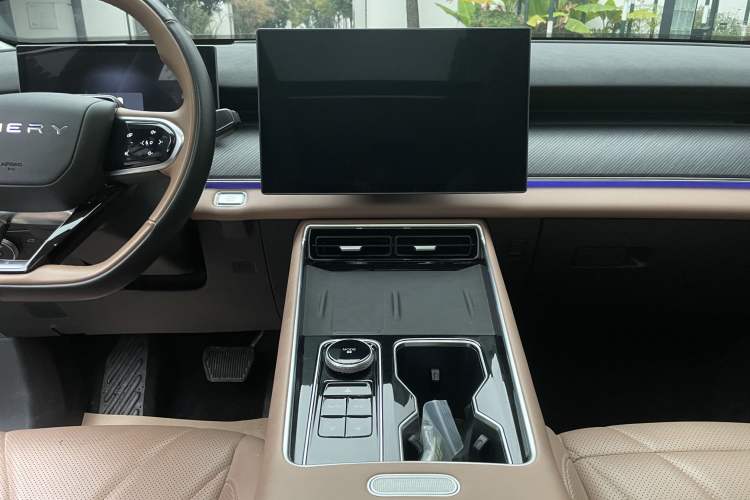 Used Chery Tiggo 8 L 2024 2.0T Two-Wheel Drive Prestige Version 5 Seats