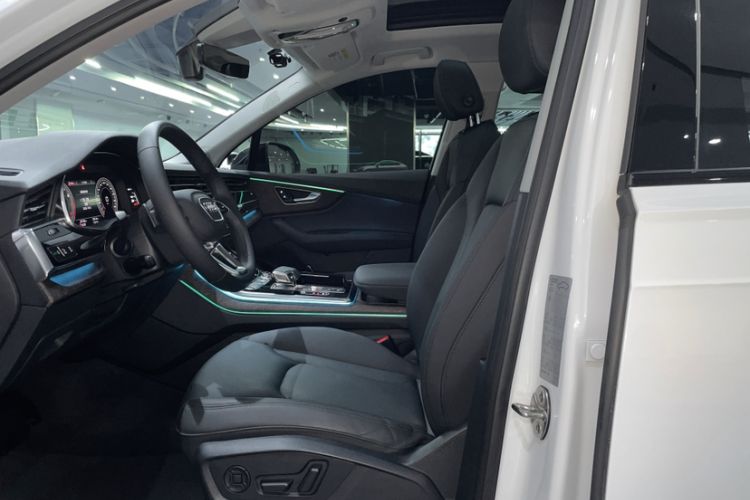 Used Audi Q7 2021 55 TFSI quattro S line Sport model
