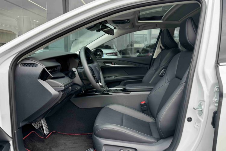 Used Toyota Camry 2026 Model Dual-Engine 2.0HSE Sport Lite Edition Interior 2