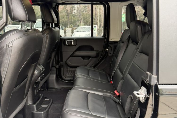 Used Jeep Wrangler 2019 2.0T Sahara Four-Door Version China VI Emission Standard