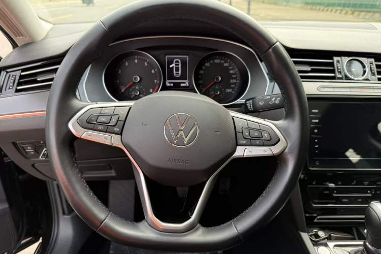 Used Volkswagen Magotan 2020 330TSI DSG Leading Model Steering Wheel