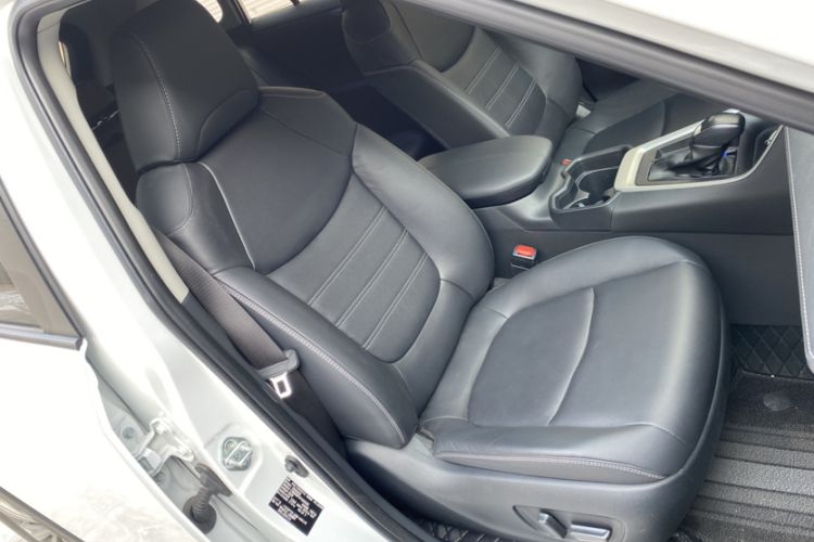 Used Toyota RAV4 2023 2.0L CVT Two-Wheel Drive 20th Anniversary Platinum Edition