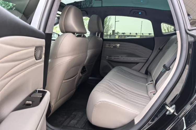 Used Geely Galaxy 8 2025 130km EM-P Starship Edition