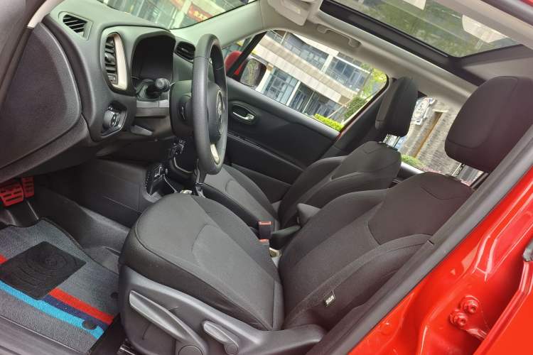 Used Jeep Renegade 2018 Connected Large Screen Version 180T Automatic High-Energy Edition
