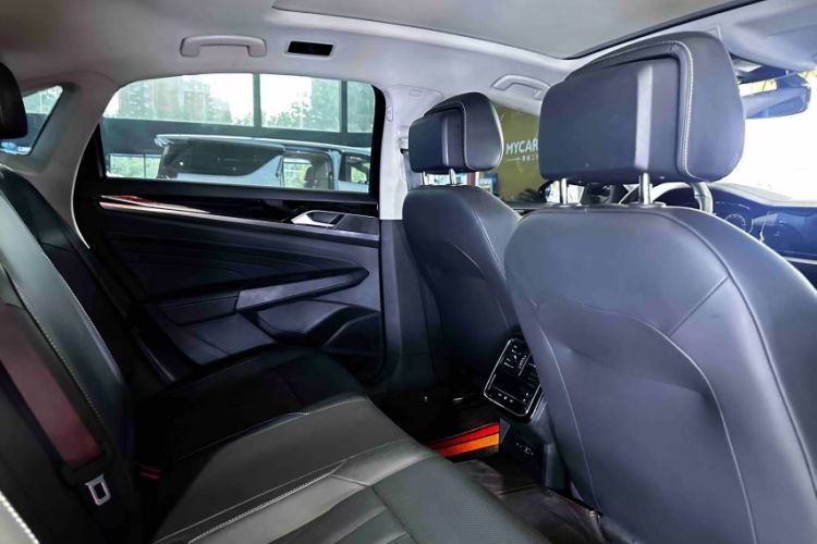 Used Volkswagen Passat 2025 Outstanding Model 330TSI Starry Elite Edition Interior 11