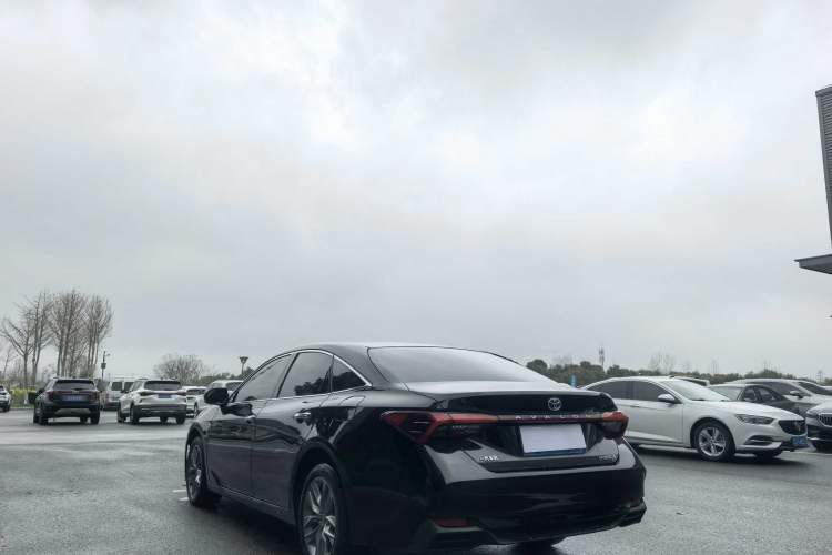 Used Toyota Avalon 2019 Dual-Engine 2.5L Luxury Edition China VI Standard