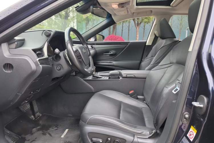 Used Lexus ES 2018 300h Premier Edition China VI Standard