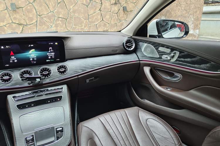 Used Mercedes-Benz CLS 2021 CLS 300 Luxury Model Interior 10