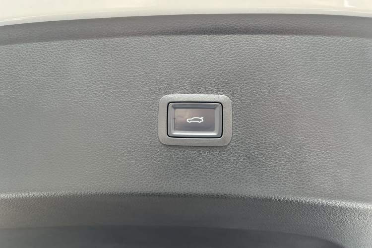 Used Hongqi H6 2024 2.0T ZhiShang Version