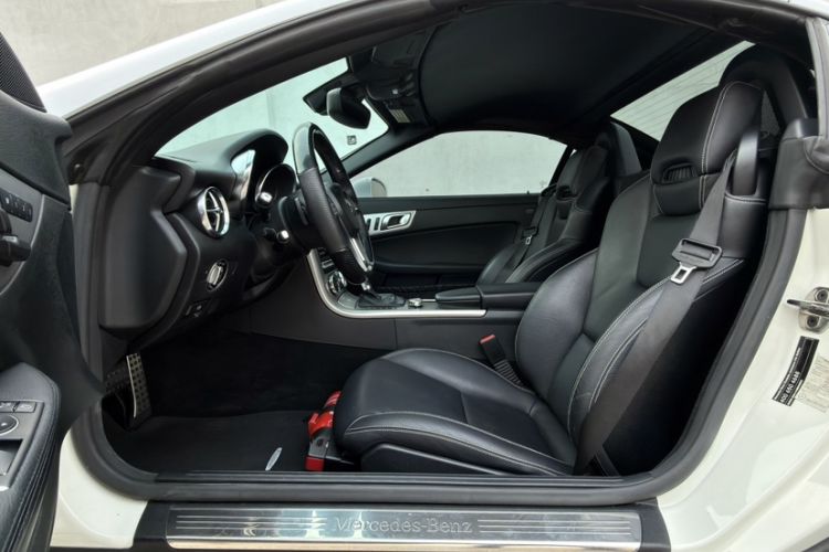 Used Mercedes-Benz SLK-Class 2011 SLK 200 Fashion Model
