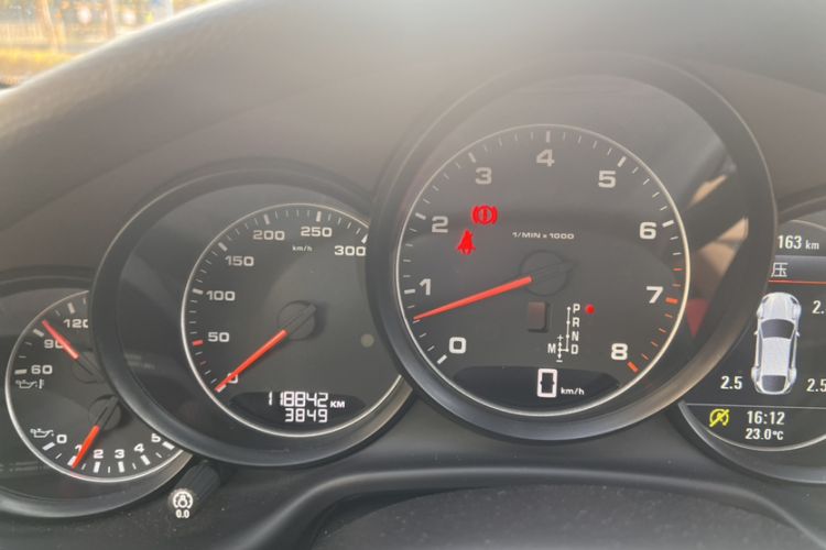 Used Porsche Panamera 2016 Panamera Edition 3.0T Odometer Close Up