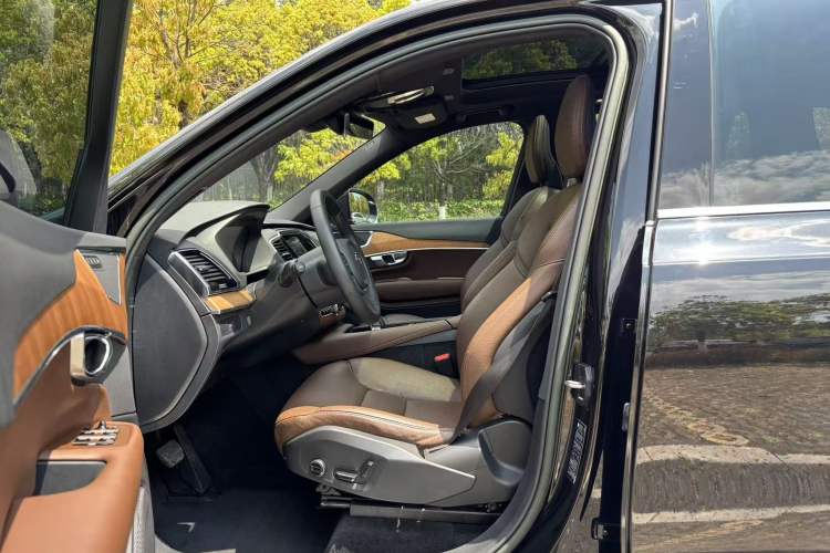 Used Volvo XC90 2023 B6 Zhiyi Luxury Edition 7-Seater Interior 2