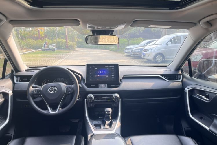 Used Toyota RAV4 2021 2.0L CVT Two-Wheel Drive Fashion Edition Interior 1