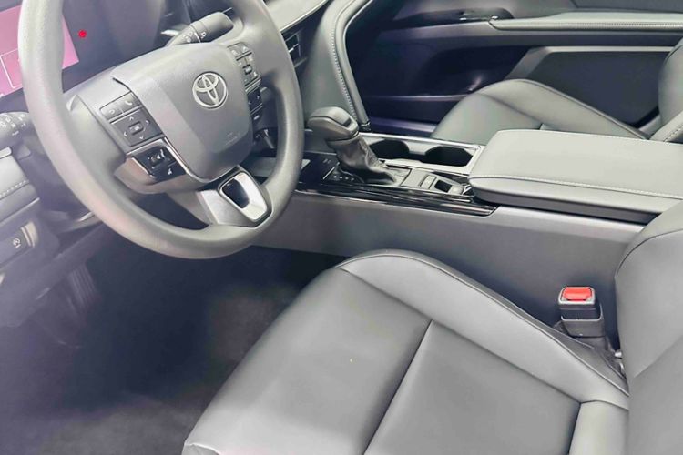 Used Toyota Camry 2026 Model 2.0E Elite Edition
