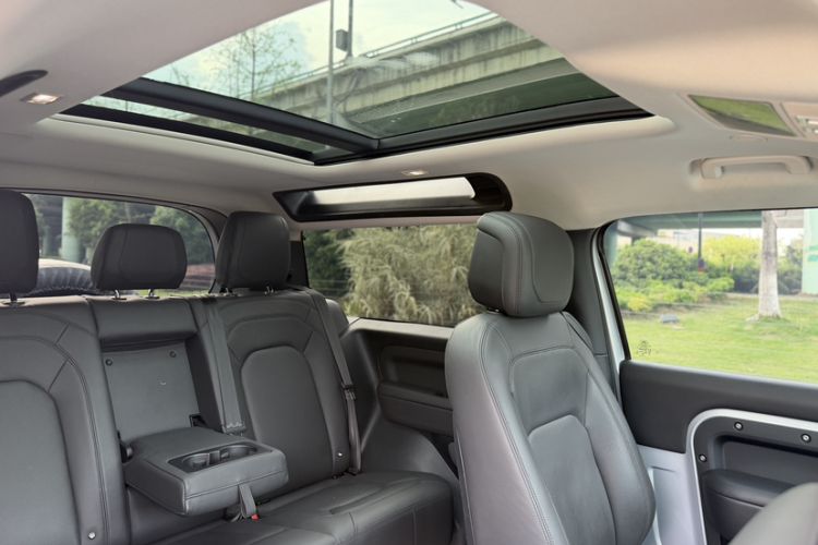 Used Land Rover Defender 2023 Facelift 90 3.0T P400 XS
